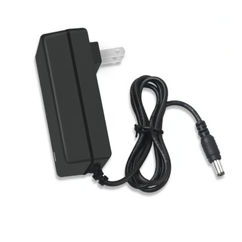 🔌 Intelligens lítium-ion akkumulátor-töltő – 4 rekeszes univerzális | Automatikus felismerés, túltöltés elleni védelem, USB- és hálózati bemenet – Ideális zseblámpákhoz, e-cigikhez és elektromos szerszámokhoz 🔦